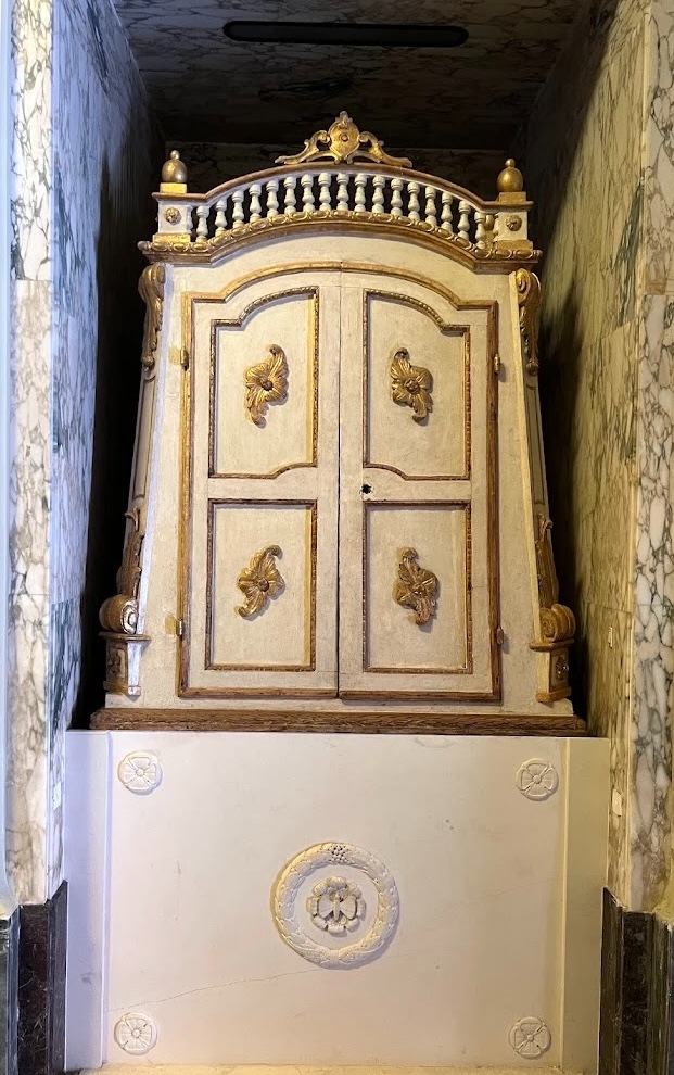 Stone baptismal font in Saludecio where Elisabetta was baptized